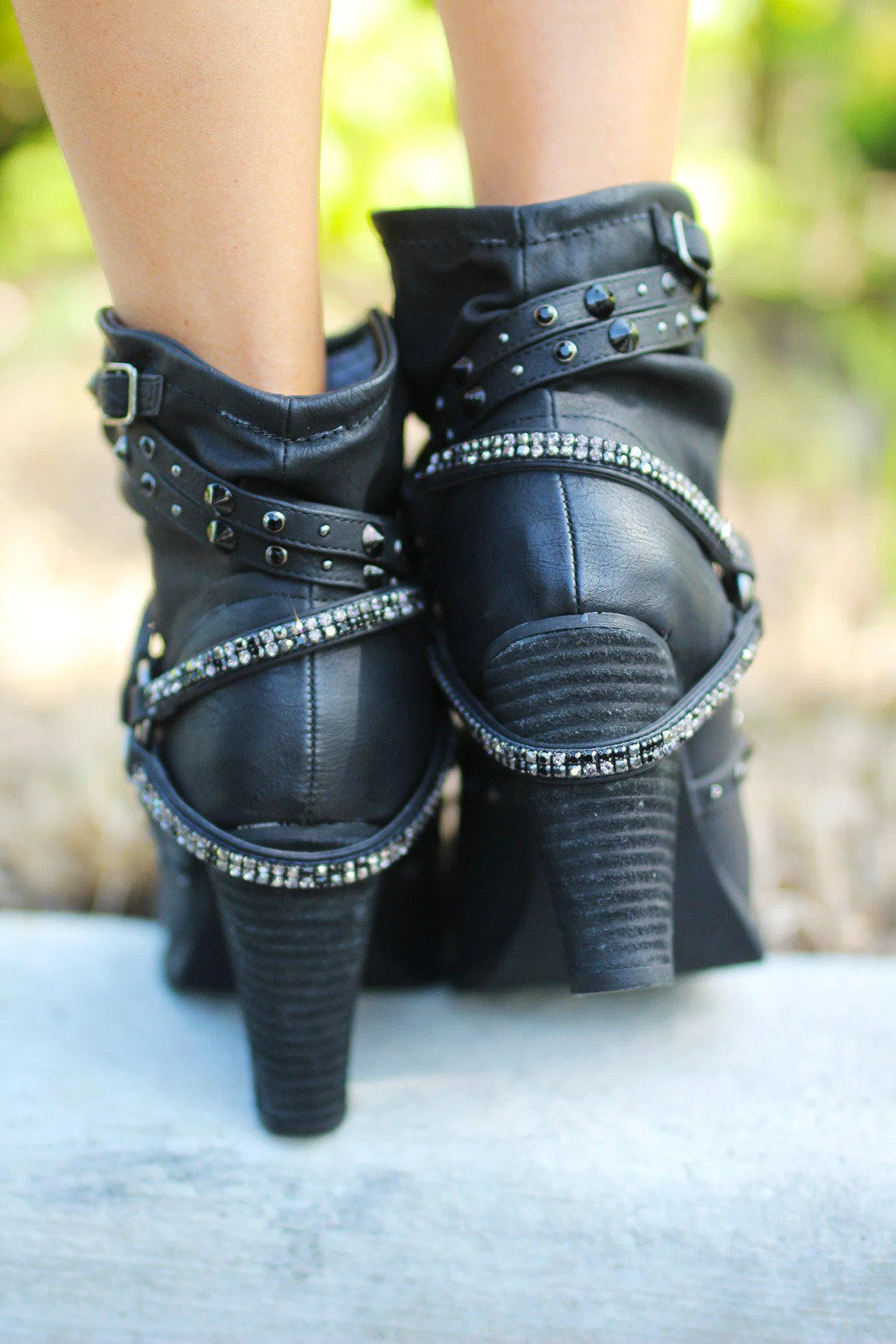 Swazy Black Booties